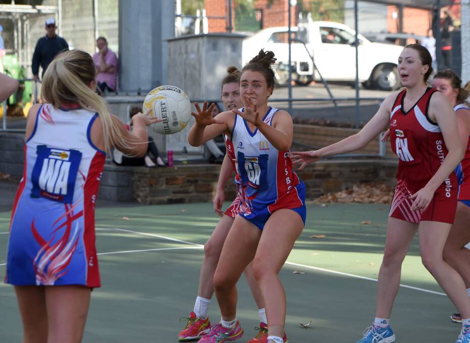 TEAM-MATES: Tarryn Rymer passes the ball to Maddy Stewart. Picture: JODIE WIEGARD