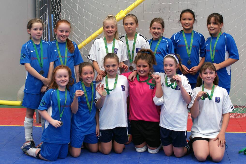 Bendigo Under 10 Girls with Ballarat Primary Girls. Picture: CONTRIBUTED