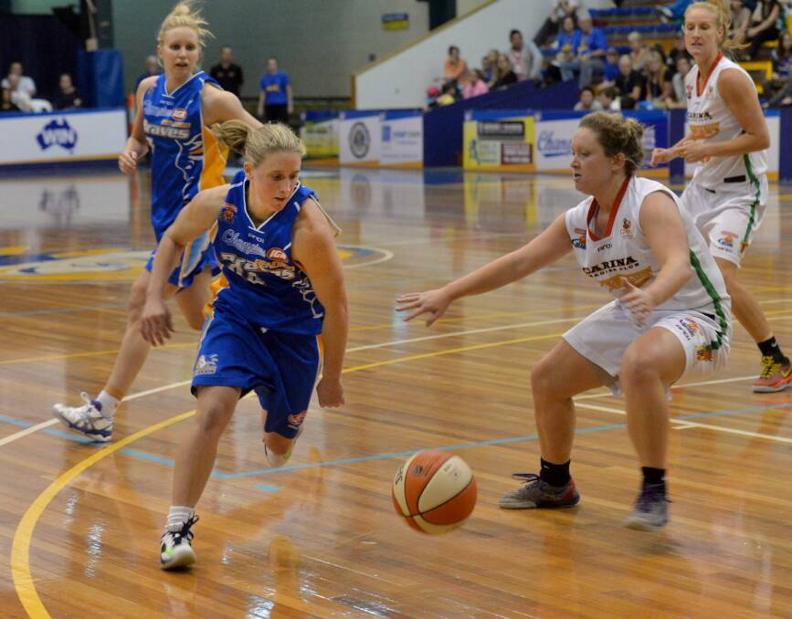 EYE ON THE BALL: Jane Chalmers takes on her Brisbane opponent in the first round of the SEABL season. Pictures: JODIE DONNELLAN