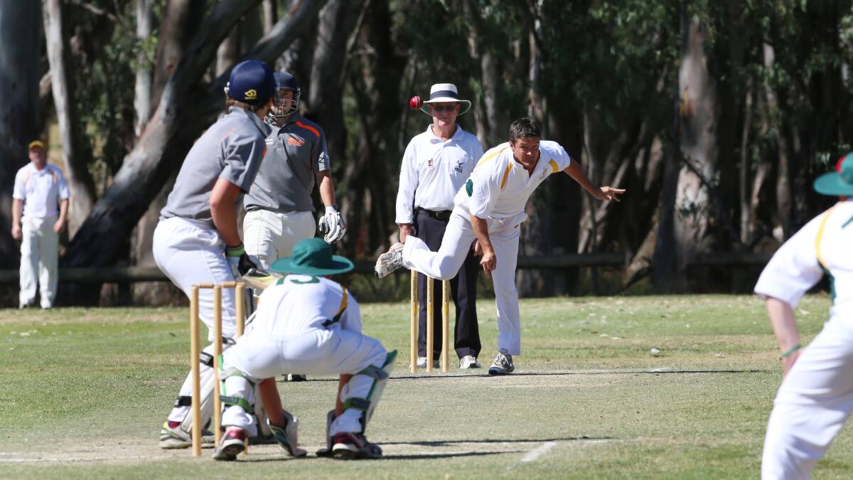 Country Cricket Week action at Bell Oval in Strathdale, Goulburn Murray (batting) v Castlemaine.
Jamie Allan - Bowling
Batting Steve Barrett.
Picture: PETER WEAVING
