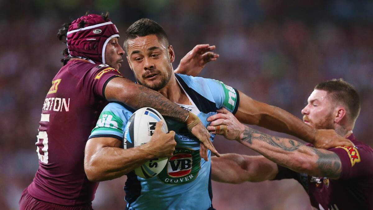 NSW fullback Jarryd Hayne tries to evade Queensland five-eighth Johnathan Thurston. Photo: Getty Images