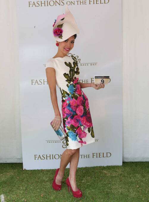 LADY OF THE DAY RUNNER-UP: Bendigo Jockey Club Yalumba Golden Mile Fashions on the Field entrant Elis Crewes. Picture: PETER WEAVING