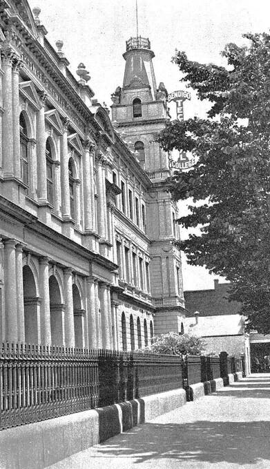 1948 This picture comes from the 75th Anniversary magazine of the Bendigo School of Mines and Industries. The photo shows the school building. 