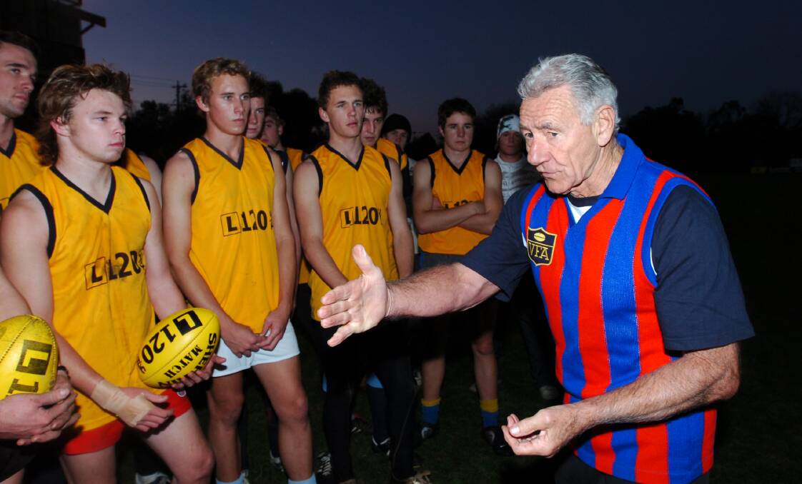 Tom Hafey taking the Bendigo Pioneers for training in July, 2005. Third from left in the front row is Geelong skipper Joel Selwood. Front left is Strathfieldsaye's Shannon Geary.