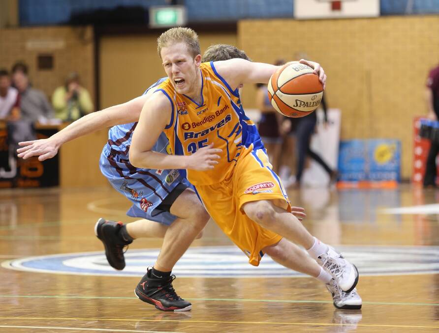 Bendigo Braves guard Josh Wilcher gets past the Bandits' defence. Picture: JOHN RUSEELL, BORDER MAIL