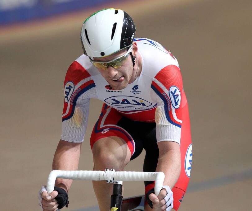 CONCENTRATION: Glenn O'Shea breaks away from the field. Picture: CYCLING AUSTRALIA