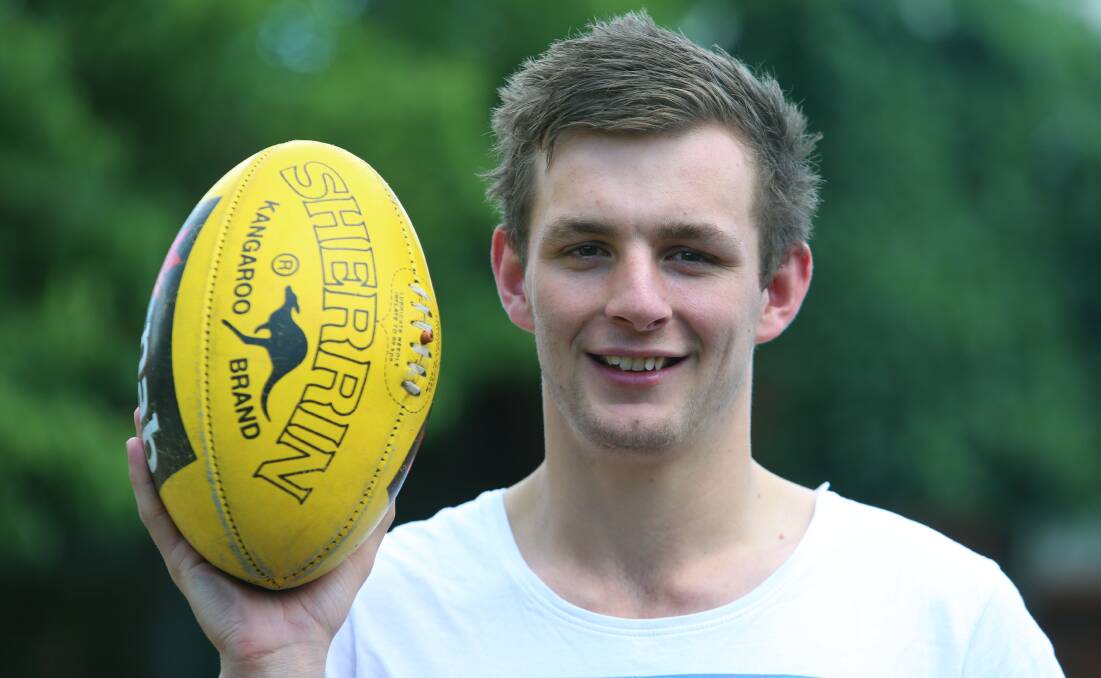 TALENTED TEEN: Sandhurst and Bendigo Pioneers midfielder Billy Evans has attracted the attention of several AFL clubs. Picture: PETER WEAVING