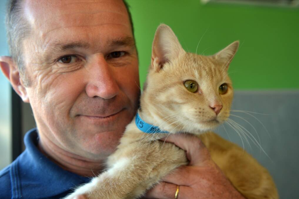 CARE: RSPCA Bendigo Shelter Manager Mark Goodwin with Mitchell. Picture: BRENDAN McCARTHY

