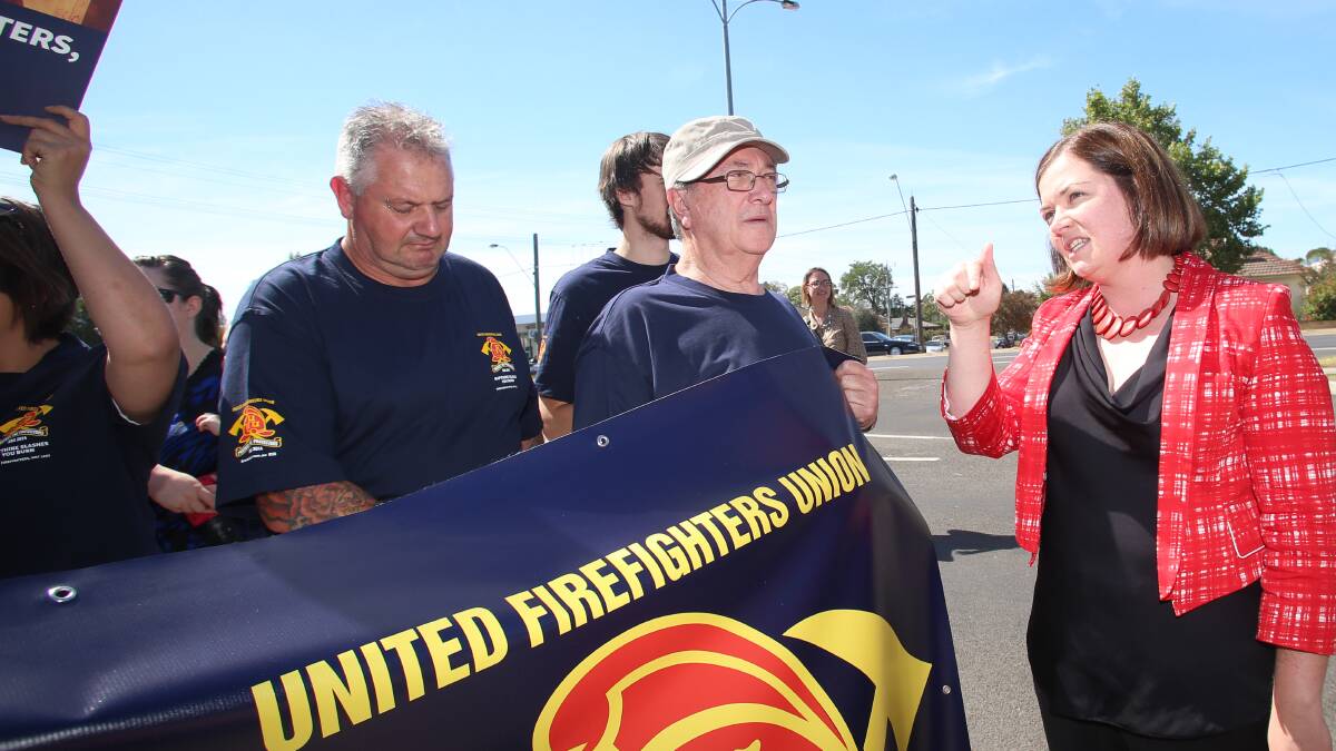 UNHAPPY: The CFA and Sandhurst workers  protesting outside the Foundry Hotel Complex, where Denis Napthine is guest speaker at Bendigo Business Council lunch. Photo: GLENN DANIELS