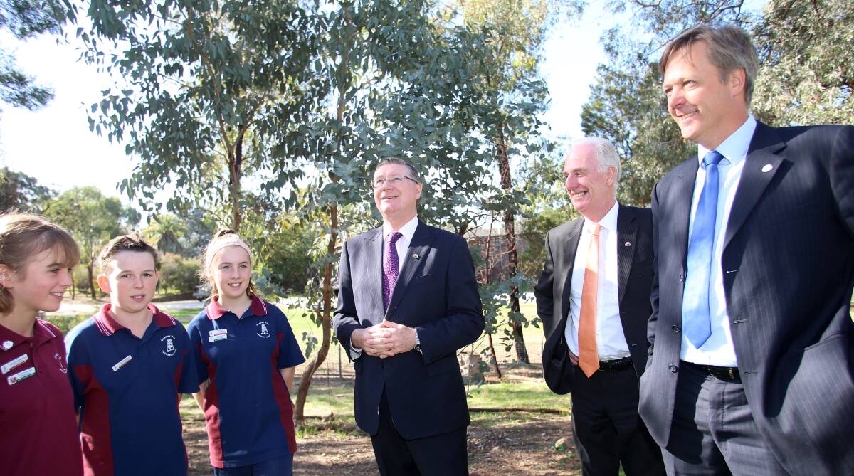 ANNOUNCEMENT: Denis Napthine, Martin Dixon and Greg Bickley with Quarry Hill Primary School students. Picture: GLENN DANIELS.