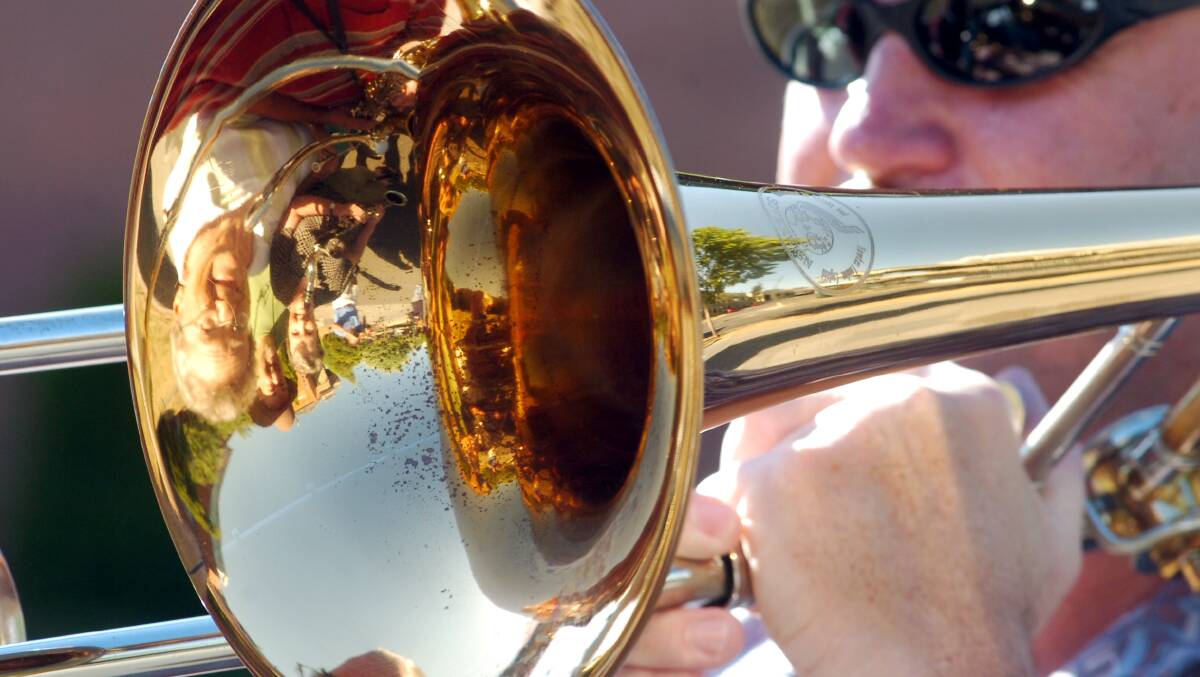 Jeff Odell from the Bendigo and District Concert Band prepares for the Summer In The Park program. Picture ; PETER HYETT.