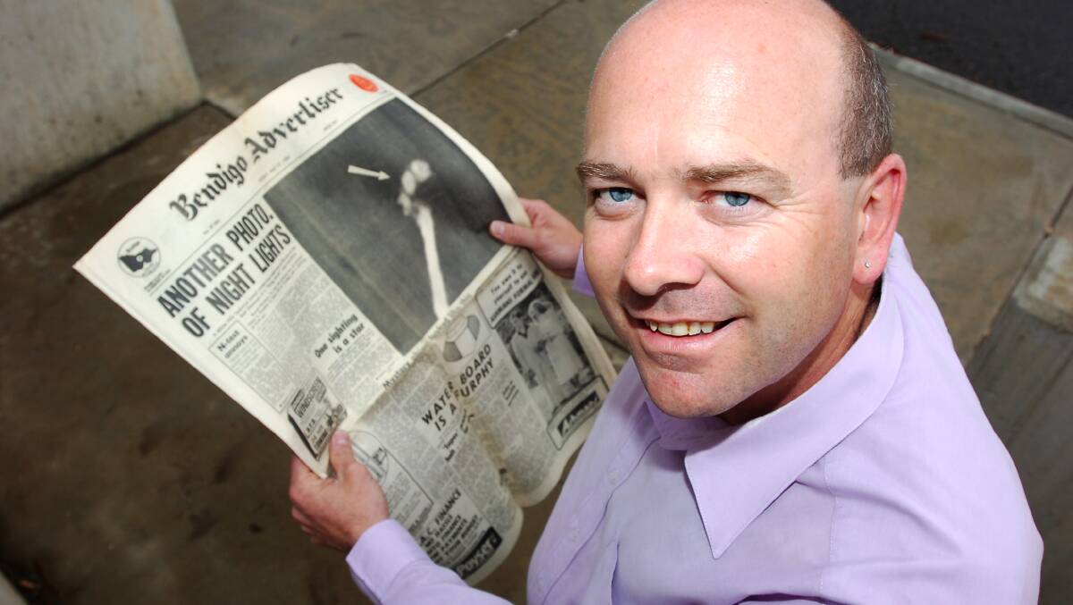 Russel Henthorn (Spelling is correct) with a copy of The Bendigo Advertiser from "May 1983" with the picture of the UFO he photographed.
pic by Andrew Perryman on Mon 24th Oct 2005.