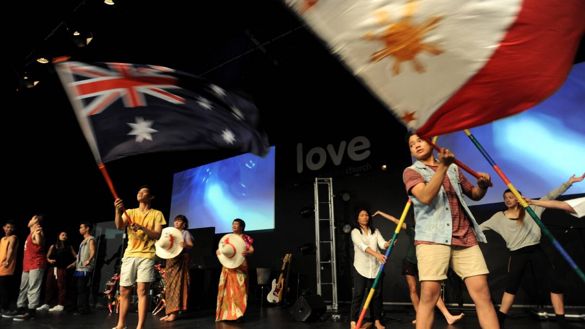 Rehearsal for Bendigo Filipino Foundation fundraising show. Andrei Dimaano and Haydn Stephens. Picture: JODIE DONNELLAN

