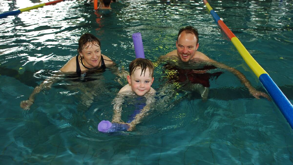 Eaglehawk Leisure Ctr 
Swiming instructor Helen Ralph supervises as Connor 3 and his dad James Marshall of Bendigo work on water familiarity
Pic Brendan McCarthy 271005