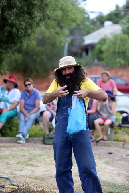 ABC's Gardening Australia  host Costa Georgiadis visits Wedderburn.
Picture: LIZ FLEMING
