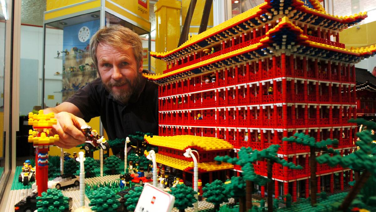 left- Mogens Nielsen ( LEGO Marketing Service Coordinator ) setups the "LEGO" exhibition at Bendigo Toyworld.
pic by Andrew Perryman on Tue 25th Oct 2005.