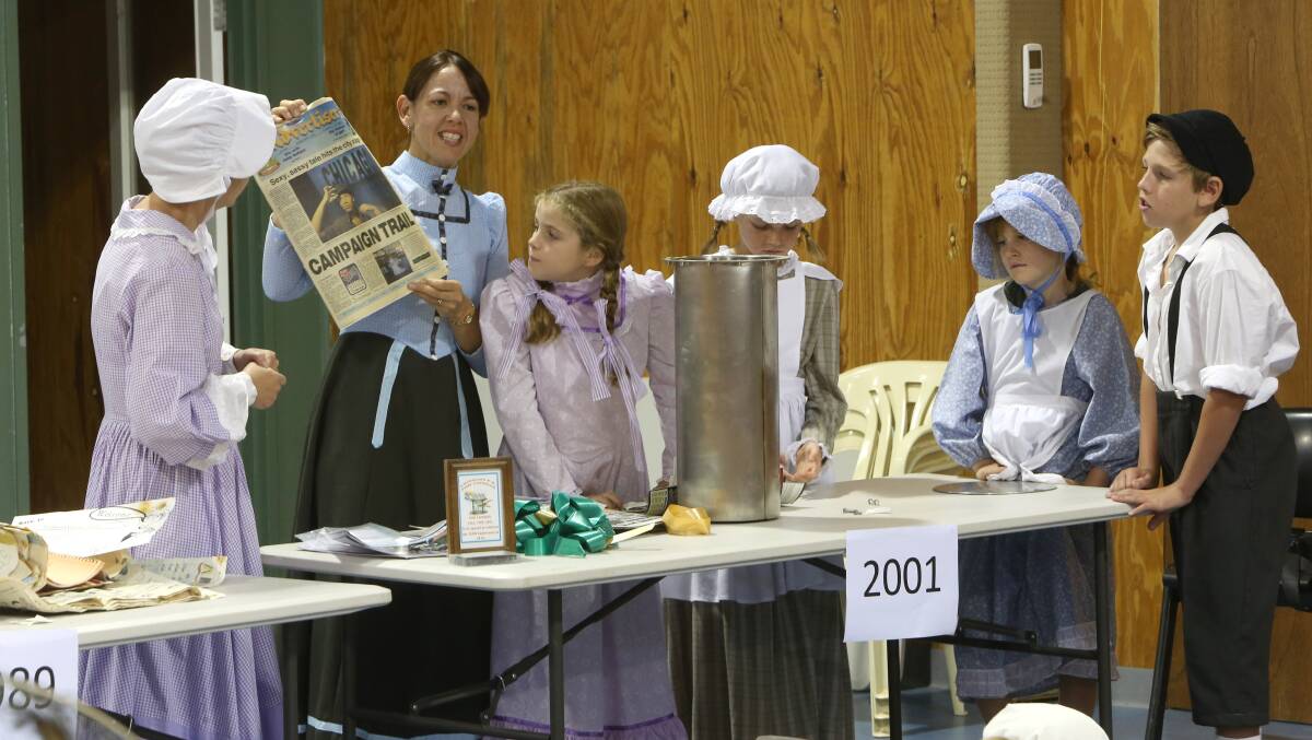 Teachers Helen Hosking and Sandy Crothers with their student children Jorja Crothers, Ella and Abby Hosking and Kaleb Crothers unpack the 2001 capsule.
Picture: PETER WEAVING