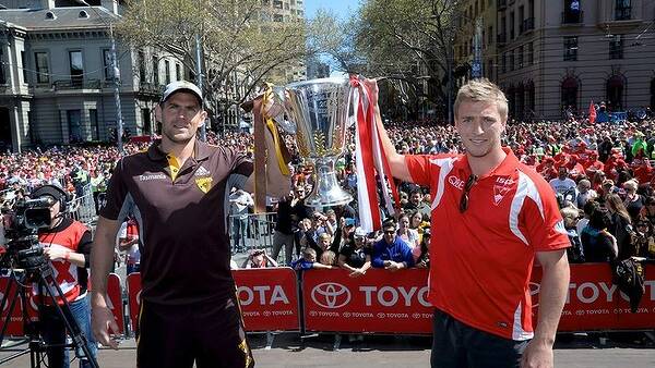 Fans gather in Melbourne ahead of AFL Grand Final | VIDEO