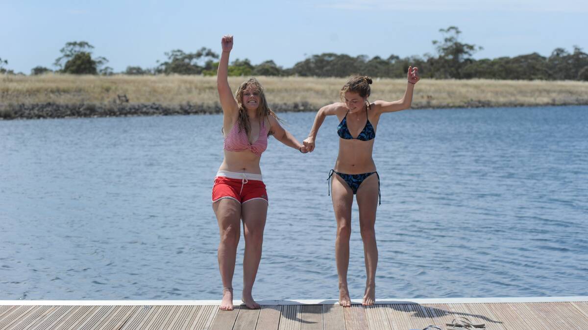 Larissa Hudgson and Emma Keulen at Crusoe Reservoir on Friday. Picture: JODIE DONNELLAN

