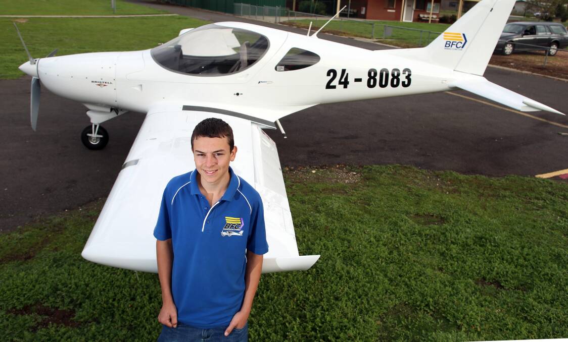 Year 10 student Lincoln Cottingham has won a scholarship from Bendigo Flying Club.