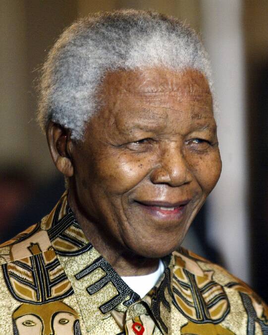 Former South African President Nelson Mandela poses for photographers prior to a charity dinner in Vienna in this October 22, 2003 file photo. Picture: REUTERS/Leonhard Foeger/Files (AUSTRIA)