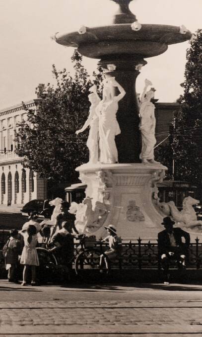 HISTORY: Allan Doney, Alexandra Fountain at Charing Cross, c1955, gelatin silver print.  Courtesy of the National Trust of Australia (Victoria), Bendigo Branch. 