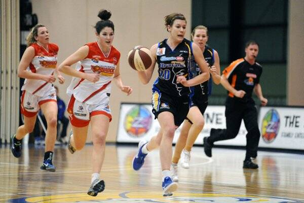 ATTACK: Mia Newley races downcourt in the Bendigo Lady Braves win against Launceston. Picture: JULIE HOUGH 