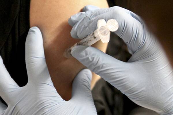 Free whooping cough vaccinations dumped