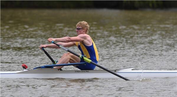POWER: Andrew Sinclair sculls to victory on Lake Weeroona. Pictures: LAURA MAKEPEACE
