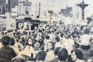More than 20,000 people turned out into the centre of Bendigo to farewell the final tram on April 16, 1972. Photo: 
