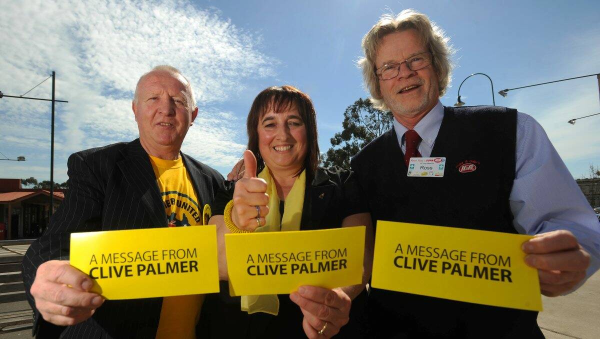 Palmer United Victorian lead Senate candidate Barry Michael, Palmer United Bendigo candidate Anita Donlon and IGA Eaglehawk manager Ross Mitchell, Picture: Blair Thomson