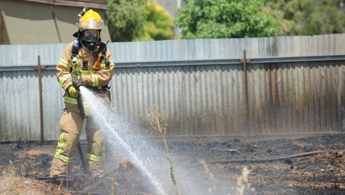 DANGER: Firefighters work to contain the fire in Long Gully. Picture: JODIE DONNELLAN