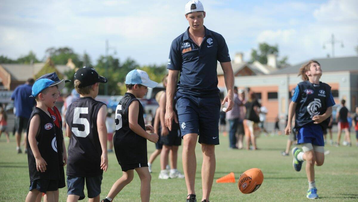 EXPERT: Carlton player Andrew Collins led a super clinic at the QEO. Picture: JODIE DONNELLAN