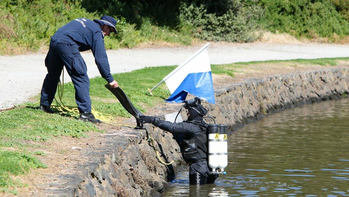 Police Search and Rescue looking for a wheelie bin in Mordialloc Creek that supposedly has a body in it. Picture: FAIRFAX