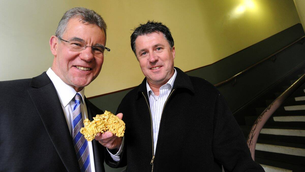 NEW EMBLEM: Peter Hall with Darren Kemp and his 28-ounce gold nugget. Picture: Peter Weaving 