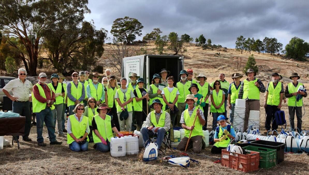  Parks Victoria volunteers come together for a good cause. 