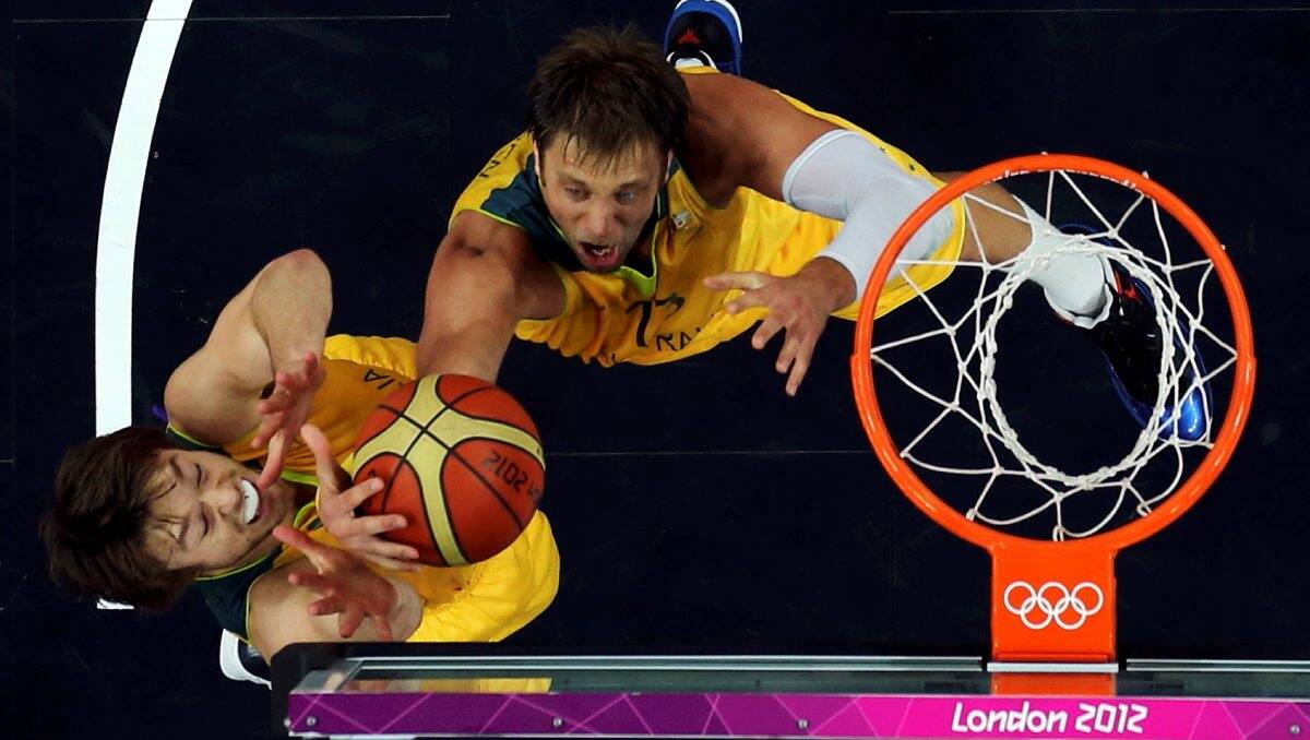 TEAM EFFORT: Maryborough star Matthew Dellavedova vies for the rebound with team-mate David Andersen against China. Picture: GETTY IMAGES 