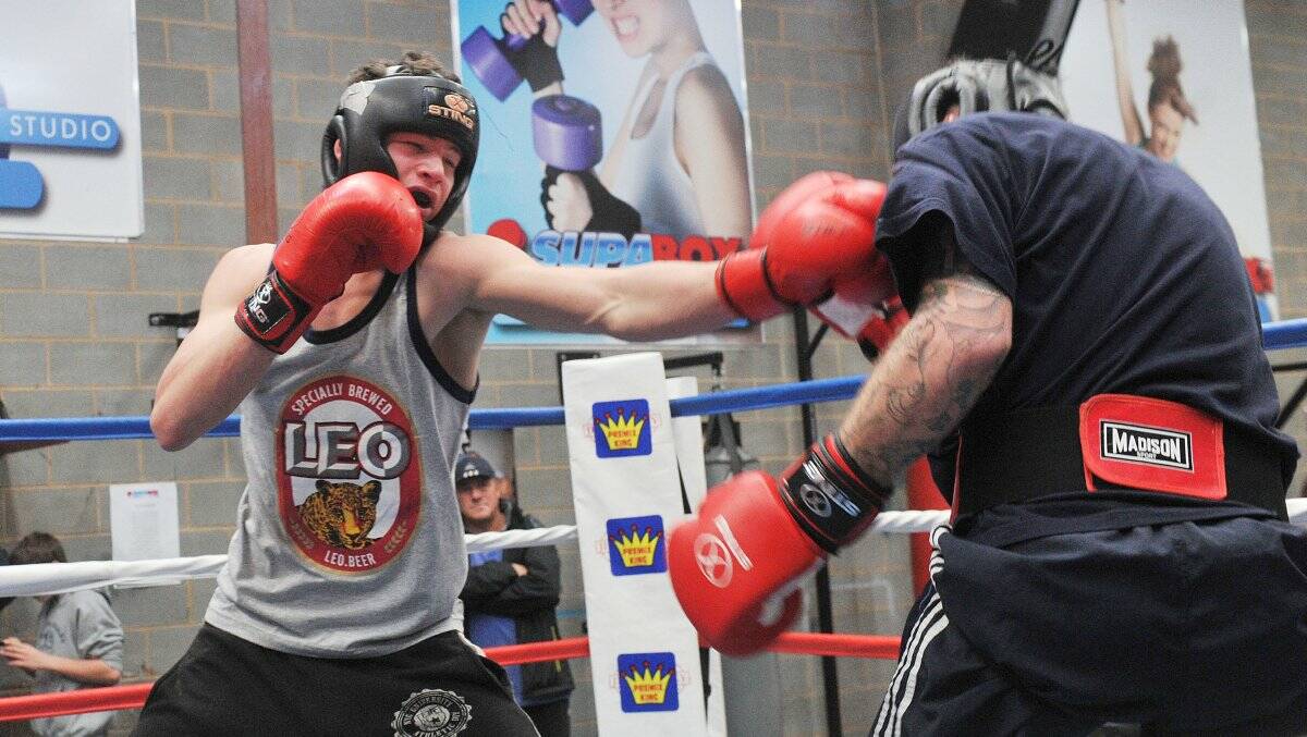WORKOUT: Blake Broughton and Ewen Jones spar in Sunday's session at SupaBox. Picture: JULIE HOUGH