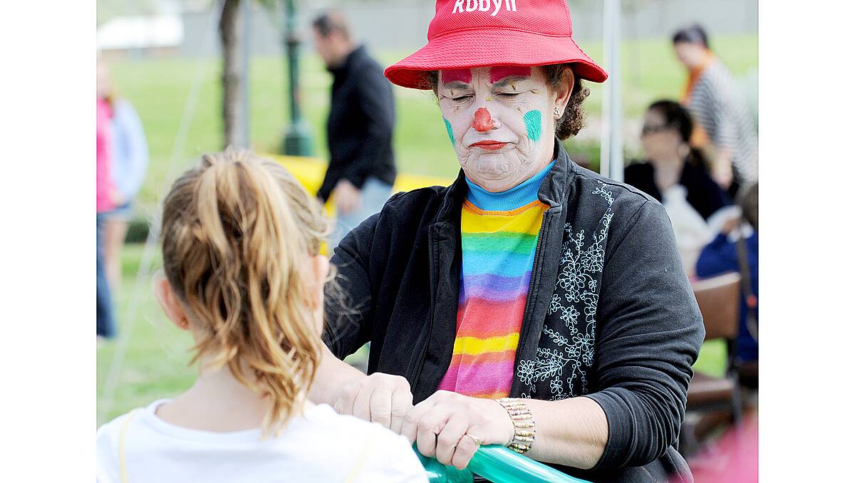 Robyn the clown makes balloon animals. Picture: Jodie Donnellan