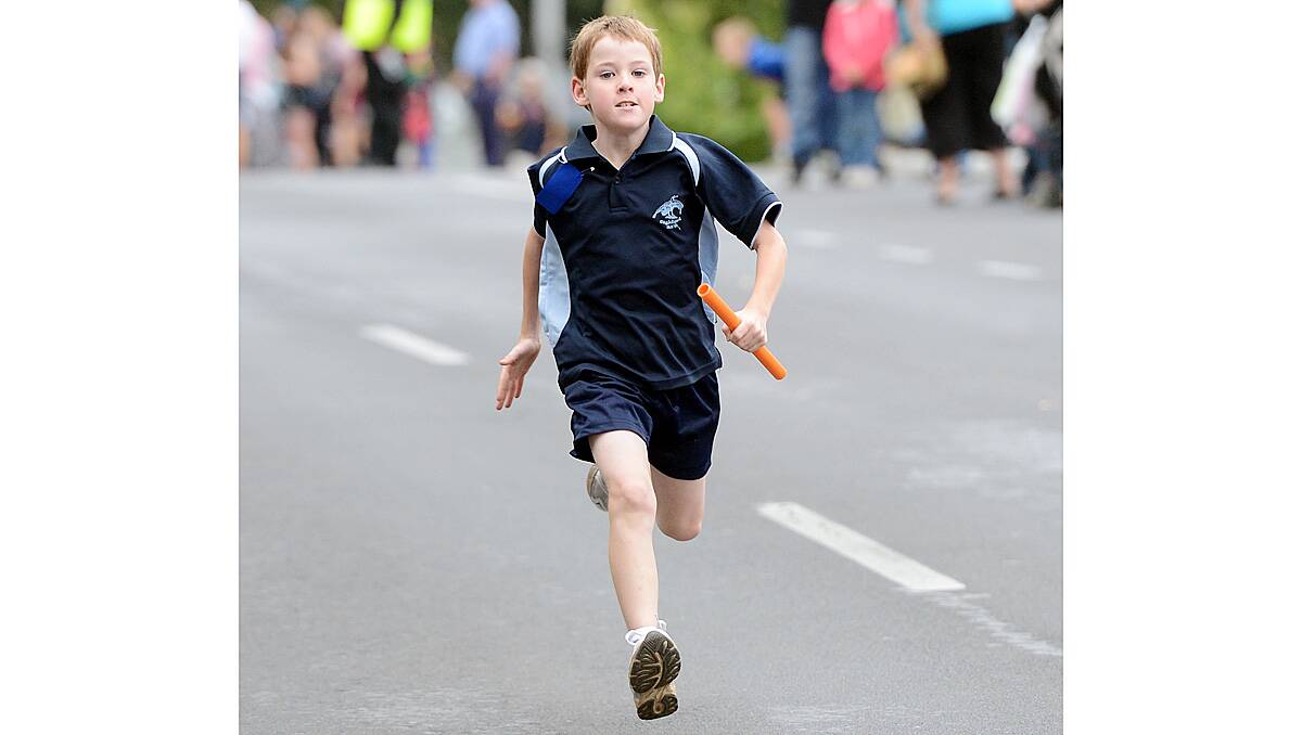 Xavier Geary runs for Eaglehawk North Primary school in the relay race. Picture: Jim Aldersey.