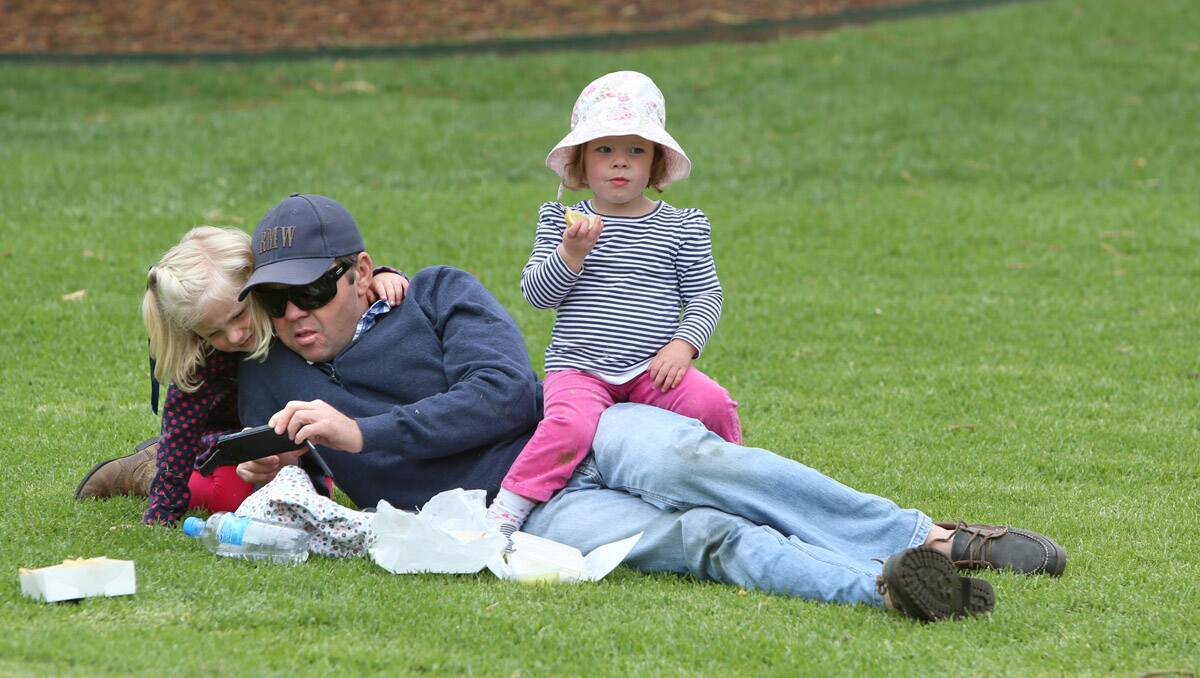 2013 Bendigo Easter Festival. Roger Stanton with Matilda and Ruby. Picture: Peter Weaving