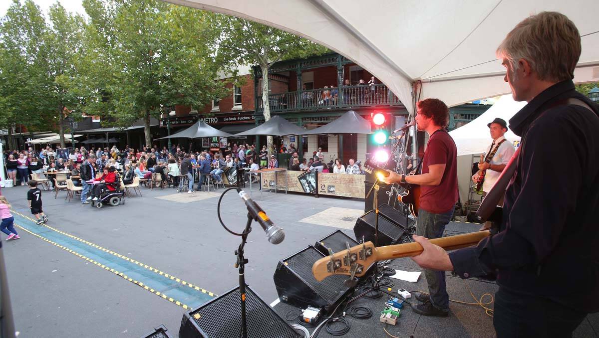 2013 Bendigo Easter Festival. Bull Street Blues and Rock Festival. The Resonators perform. Picture: Peter Weaving