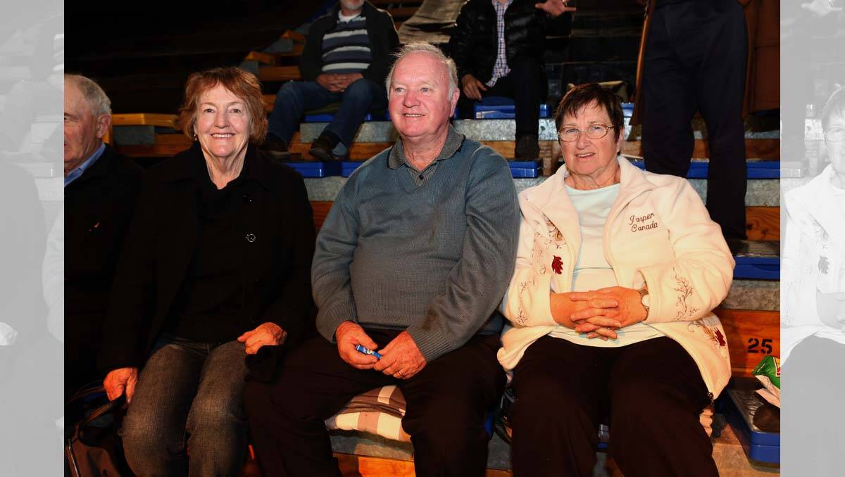 Betty Tafft from Rutherglen with Jim and Pam Flood from Sydney at Australian Goldfields Open.