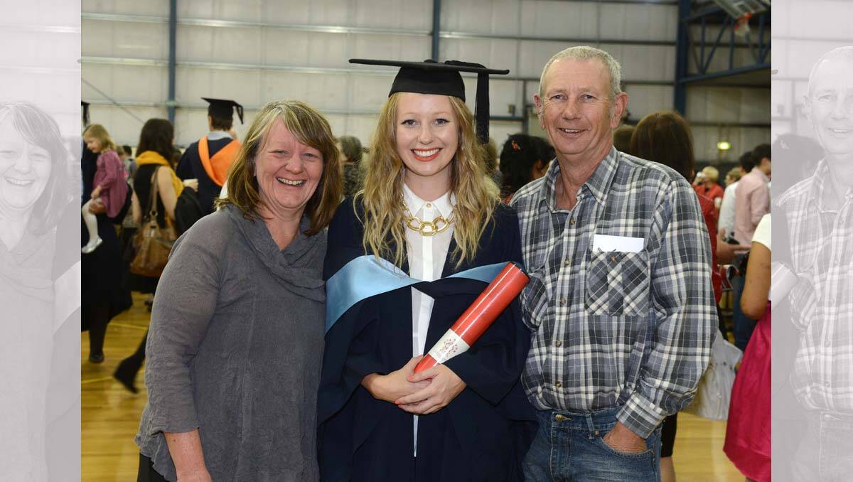 La Trobe University Bendigo graduation.Bendigo Advertiser Photographer Jodie Donnellan with her parents Sue and Mark. Picture: Jim Aldersey