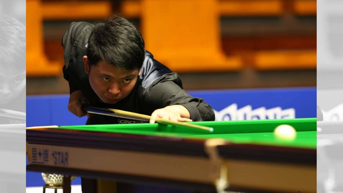 Zhang Anda playing Andrew Higginson at Australian Goldfields Open.