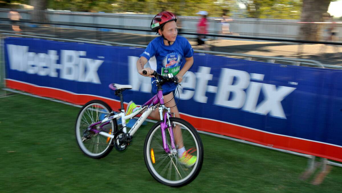 2013 Weet-bix Kids TRYathlon. Age group 11-15. Picture: Julie Hough