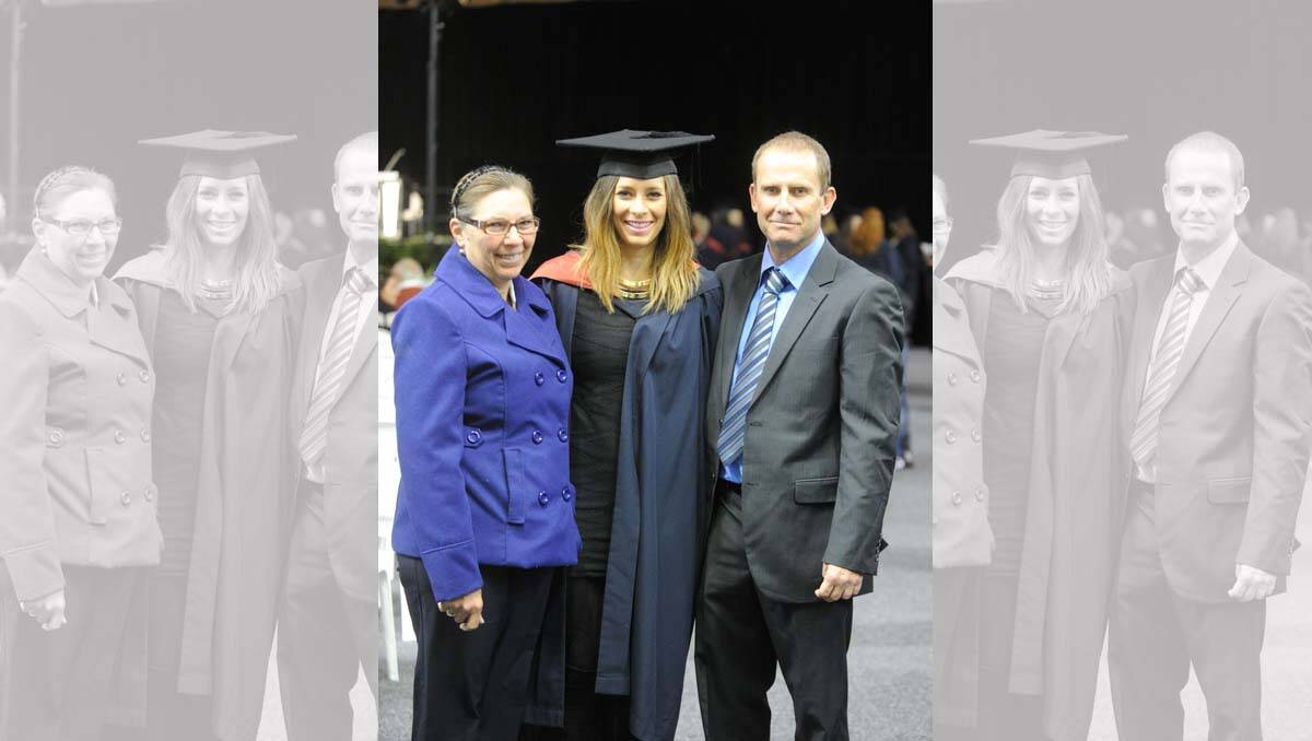 La Trobe University Bendigo graduation. Caitlin Jones with her parents Dawn and Lloyd. Picture: Jim Aldersey
