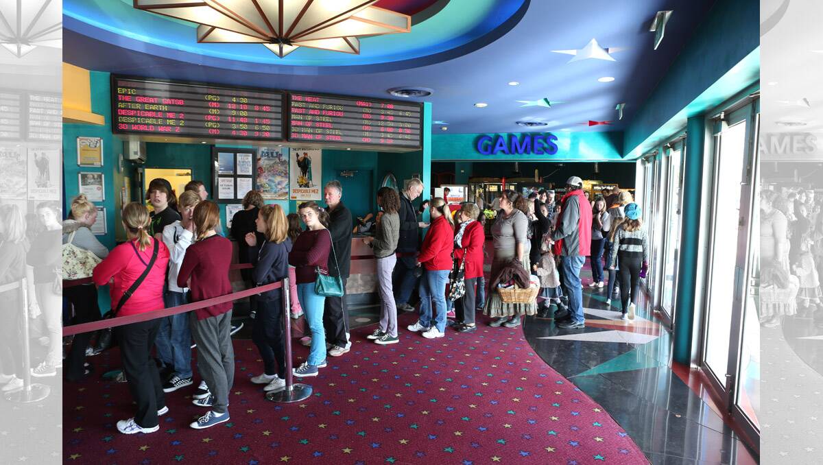 Bendigo cinema, business is booming during the school holidays. The Queue Pictures: Peter Weaving 