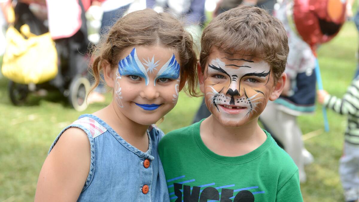 2013 Bendigo Easter Festival. Twins Frances and Elliott Leach enjoy Rosalind Park festivities. Picture: Jim Aldersey 