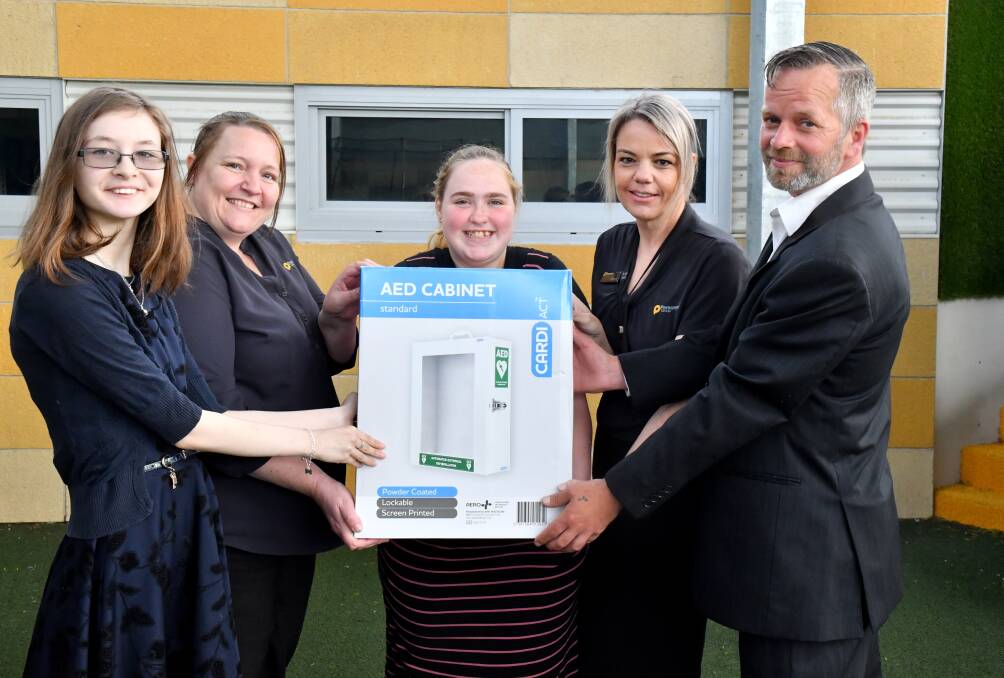 Chloe Martin, Kylie Skilbeck, Taryn Ison, Emma Pay and Rob Brown with Kalianna School's new defib machine. Picture: NONI HYETT